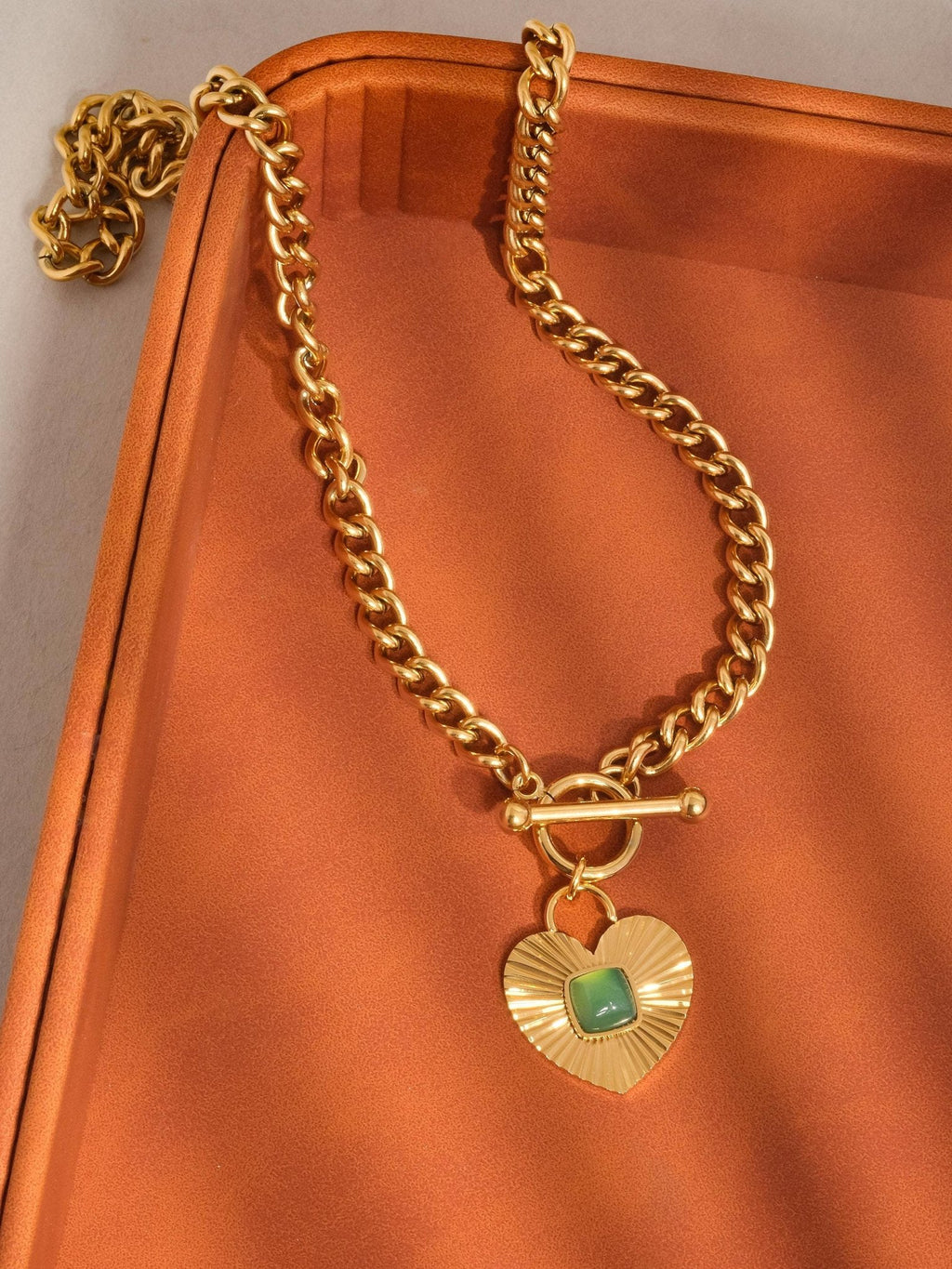 Flânerie by MAIQ - Après 18K Gold Non-Tarnish Green Heart Chain Necklace - Hyperbole