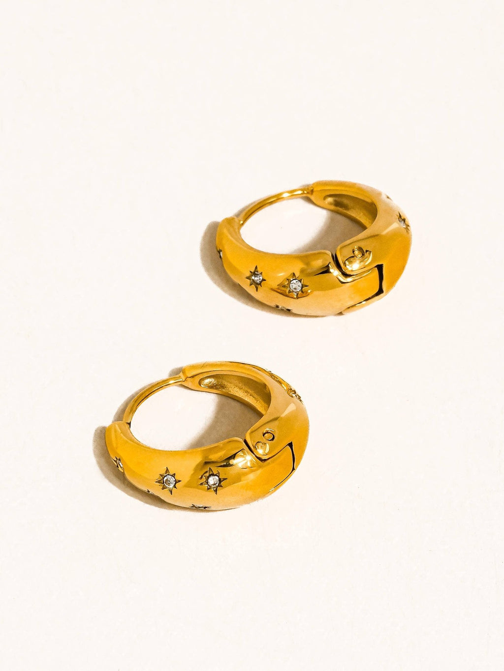 Flânerie by MAIQ - Solira 18K Gold Non-Tarnish Star Hoop Earring - Hyperbole
