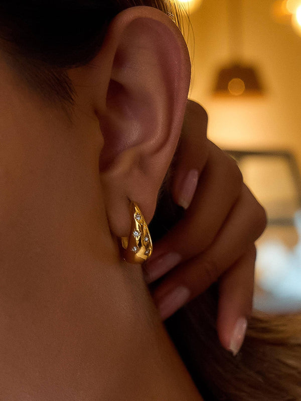 Flânerie by MAIQ - Solira 18K Gold Non-Tarnish Star Hoop Earring - Hyperbole
