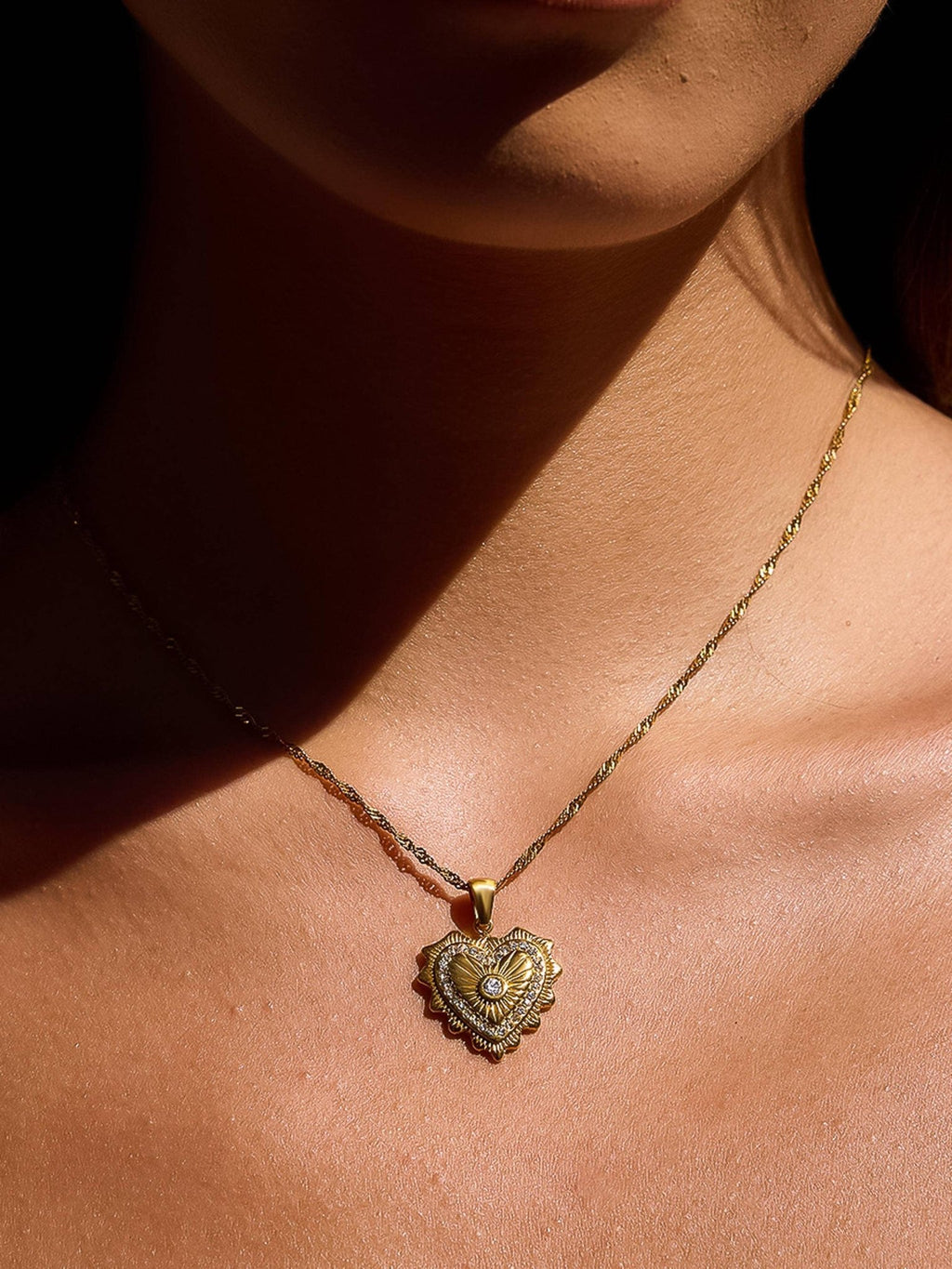 Flânerie by MAIQ - Valea 18K Gold Non-Tarnish CZ Heart Pendant Necklace - Hyperbole